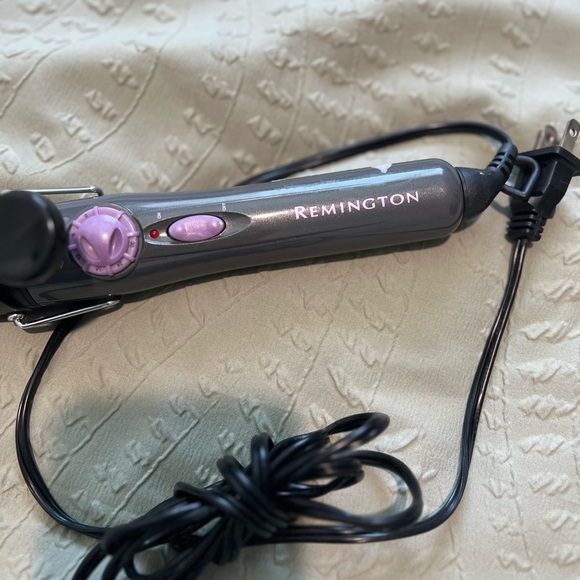 Remington  Curling Iron  Relaxed Curls - Picture 2 of 4